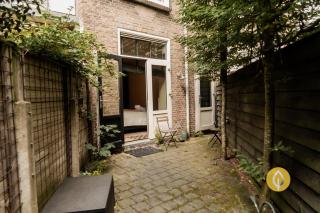 Bright 2-Bedroom Apartment with Garden in Amsterdam South - 5