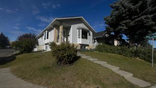 Spacious vintage styled basement apartment - private - 9