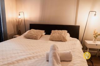 Bright 2-Bedroom Apartment with Garden in Amsterdam South - 1