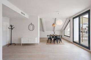 Incredible Terrace, Sea Views, Great Location - 5