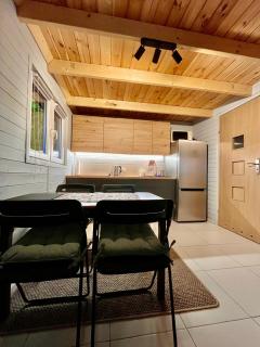 Domek w lesie nad jeziorem Żarnowieckim - 6