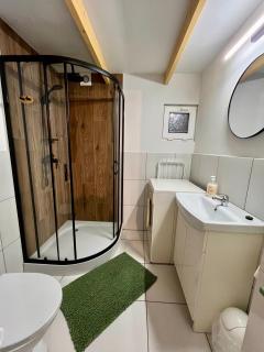 Domek w lesie nad jeziorem Żarnowieckim - 5