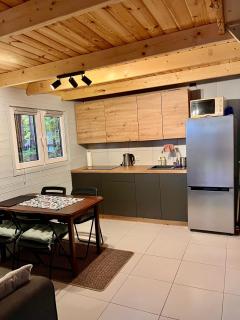 Domek w lesie nad jeziorem Żarnowieckim - 8