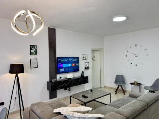 Spacious Family Apartment in City Center - 7