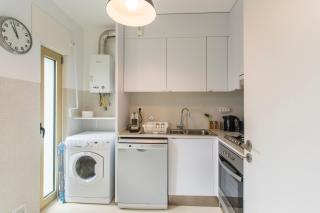 Entrecampos Lisbon Central Apartment - 8