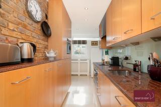 Richmond Three Bedroom Flat - 6