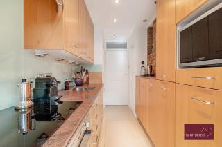 Richmond Three Bedroom Flat - 5
