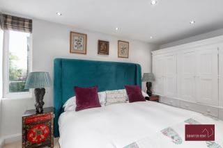 Richmond Three Bedroom Flat - 1