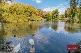 Richmond Three Bedroom Flat - 1