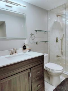 Newly Modern Lakeside House - 9