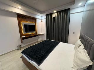 Omaxe new hazratganj - 5