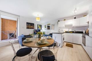 Tower Bridge King Bed En-suite with Parking and Balcony - 6