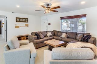 3 Mi to London Bridge Sleek Home with Outdoor Haven - 7