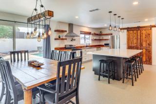 3 Mi to London Bridge Sleek Home with Outdoor Haven - 6