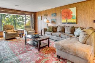 Private Yard and Grill Retreat Near Norfolk Lake! - 6