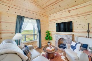 Pond and Grazing Cattle! Rural Getaway Near Van - 7