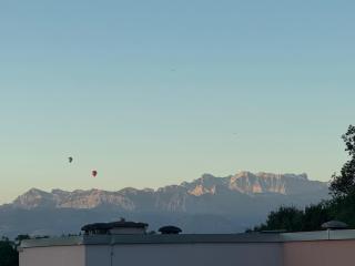 Moderne & helle Wohnung mit Netflix & Bergsicht - 2