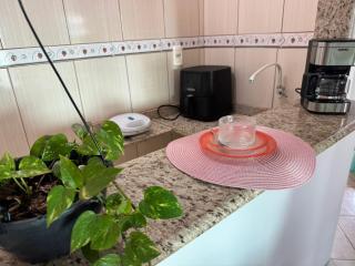 Otimo quarto com banheiro a 6 minutos do aeroporto - 0