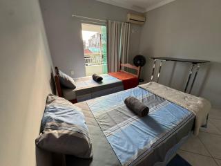 Otimo quarto com banheiro a 6 minutos do aeroporto - 1