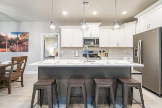 Zion Village Poolhouse in Hurricane with Pool and Hot Tub - 8