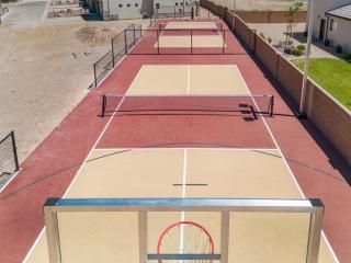 Zion Village Poolhouse in Hurricane with Pool and Hot Tub - 4