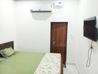 Sakshi Seva Sadan Vrindavan Homestay & Restaurant - 9