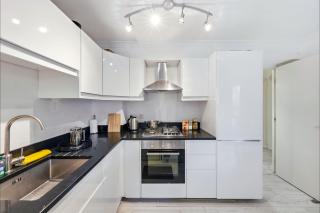 Tower Bridge King Bed En-suite with Parking and Balcony - 8