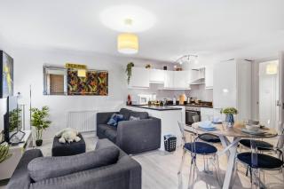 Tower Bridge King Bed En-suite with Parking and Balcony - 7