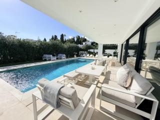 797 HOLIDAY RENTALS - Lujosa y moderna villa en Puerto marina - 4