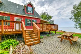 House on Oneida Lake on Lewis Point in Canastota - 9