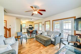 House on Oneida Lake on Lewis Point in Canastota - 6