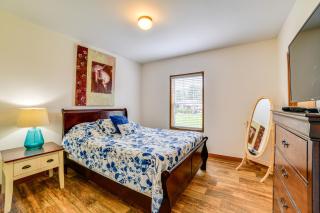 House on Oneida Lake on Lewis Point in Canastota - 1