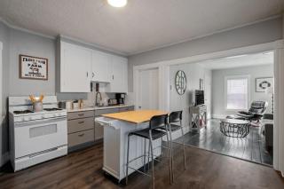 Stylish First Floor Apartment w Private Front Porch - 5