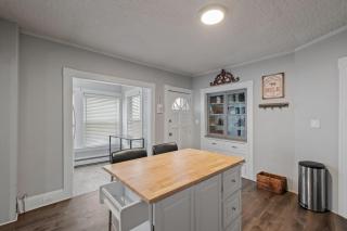 Stylish First Floor Apartment w Private Front Porch - 2