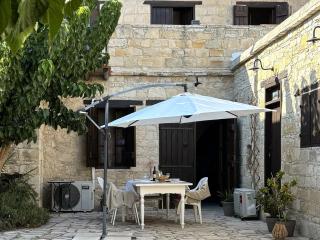 Levanda House - Traditional House - 1