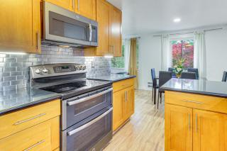 Quiet, Pet Friendly! Bothell Apt Near Wine Country - 1