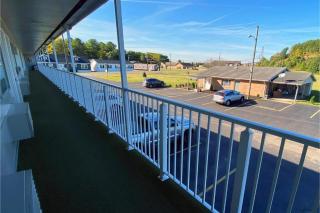 Lake Logan Inn Capital O Ohio - 4