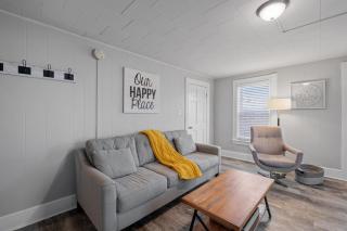 Stylish & Large Top Floor w Private Front Porch - 3