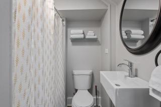 Stylish & Large Top Floor w Private Front Porch - 2