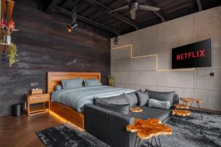 Lake-Front Luxury Villa - 1