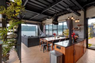 Lake-Front Luxury Villa - 8