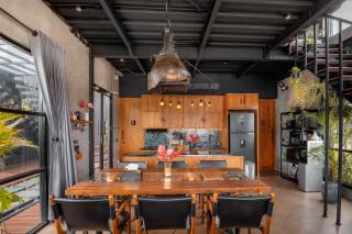 Lake-Front Luxury Villa - 7