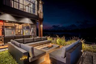 Lake-Front Luxury Villa - 9