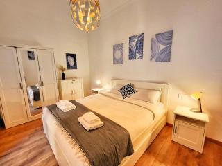 Genova Nervi - 5 minuti dal porticciolo e alla Passeggiata Anita Garibaldi - Vicino alla Fermata dell'Autobus e la Stazione Ferroviaria - 7