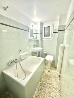 Modern stay-10 mins from the city center- 5 mins from the beach - 4