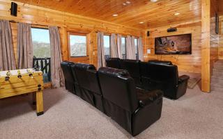 Splash N Sunrise Theatre - Private Pool, Gorgeous Mtn Views, Theater Room, Pool Table + Hot Tub! - 4