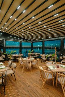 Lumeris lakeview Suites and SPA - 7