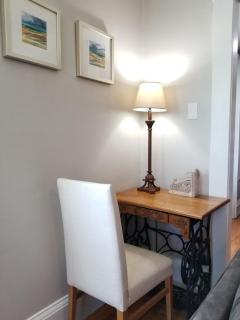 Bright Front Facing Unit - Private Front Farmers Porch - 1