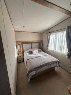 Luxury mini lodge with lakeside views - 7