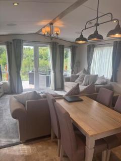 Luxury mini lodge with lakeside views - 3